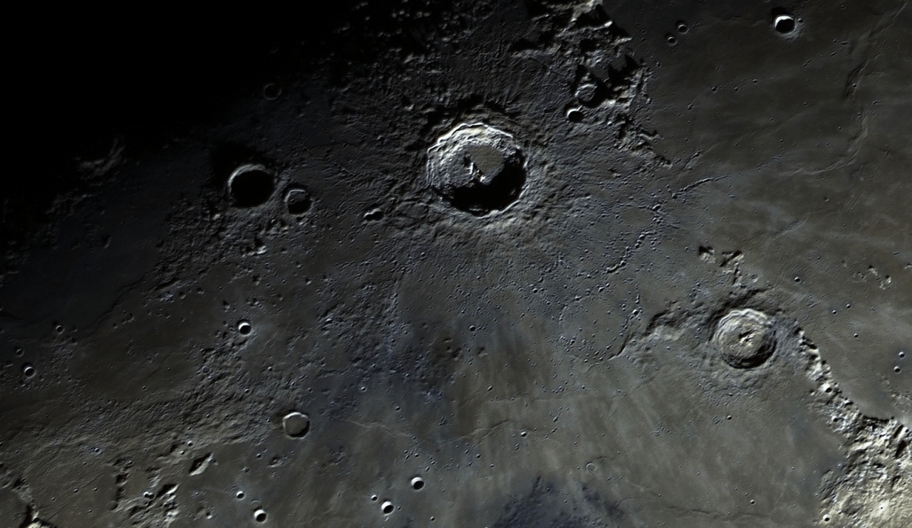 vCopernico e Eratostene,crateri lunari foto di Alberto Civiello