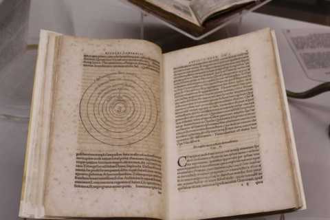 32. Nicolai Copernici Torinensis - De Reuolutionibus Orbium Coelestium