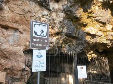 Ingresso alle Grotte di Castel Civita