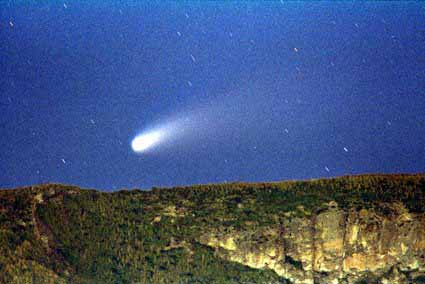 Cometa Hale-Bopp ripresa da Napoli